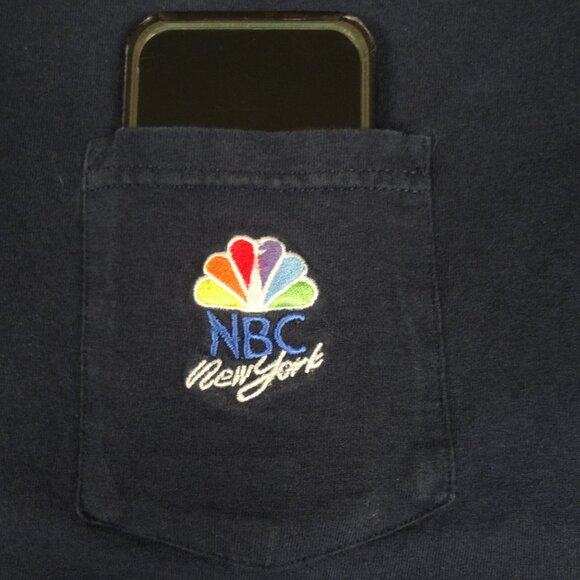 VINTAGE NBC EXPERINCE NEW YORK DARK BLUE MEDIUM POCKET T-SHIRT K356 - Picture 1 of 4